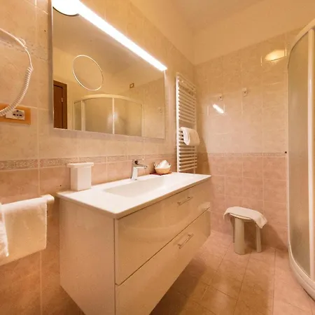 Hotel Residence Villa Beatrice Brenzone sul Garda Exterior photo