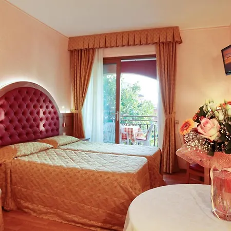 Hotel Residence Villa Beatrice Brenzone sul Garda Exterior photo